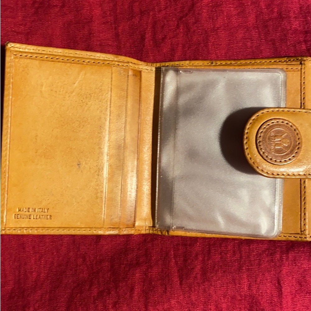 Woman’s Wallet - Picture 7 of 7